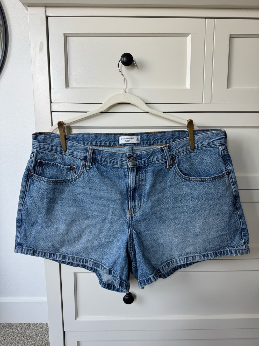 Abercrombie & Fitch Baggy Low Rise Blue Denim Cutoff Jean Shorts 34